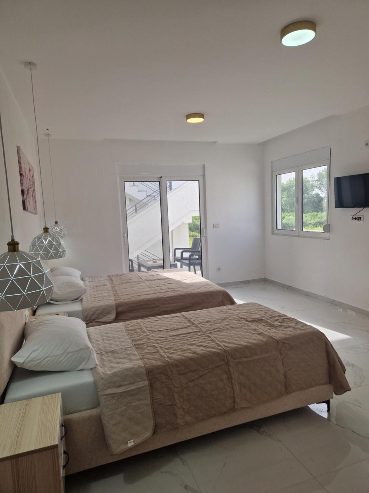Ivana Apartments Улцинь Екстер'єр фото